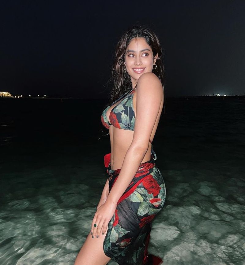 Janhvi kapoor latest over load hot photos fire in internet
