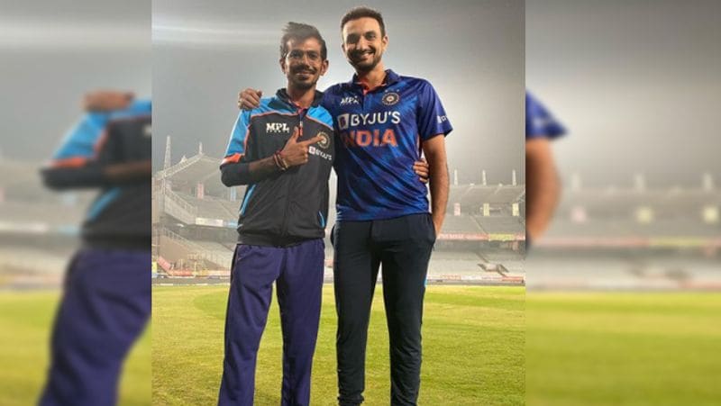 Yuzvendra Chahal Shares photo with wife Dhanashree Verma, fans compare him with 10 rs. pepsi dva