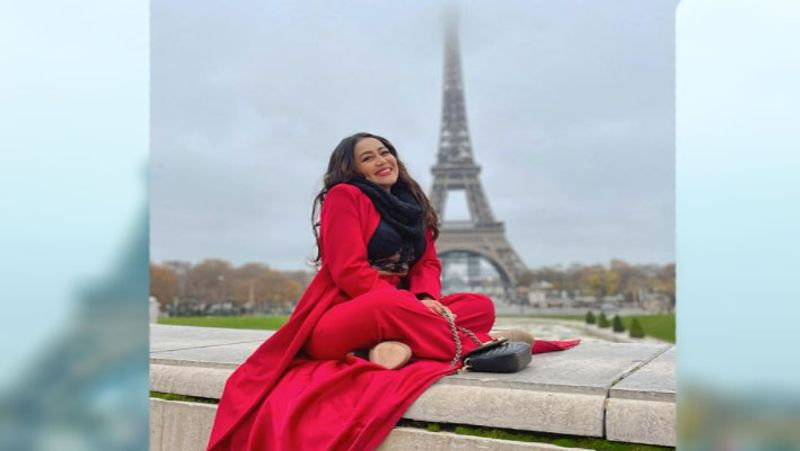 Neha kakkar and rohanpreet singh roman seen in Eiffle tower in paris shared photos NTP