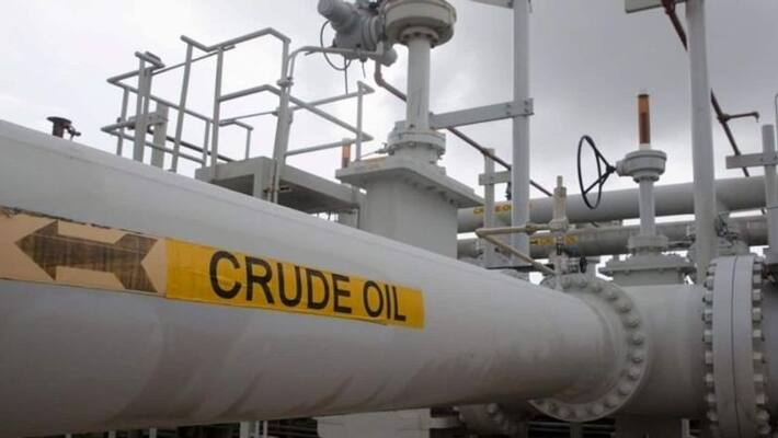 Despite a 30% drop in the price of crude oil globally, gas and diesel prices might not decrease. Despite a 30% drop in the price of crude oil globally, gas and diesel prices might not decrease.