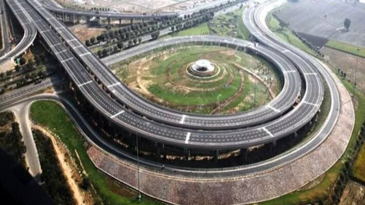 Yamuna Expressway in UP likely to be renamed after Vajpayee Yamuna Expressway in UP likely to be renamed after Vajpayee