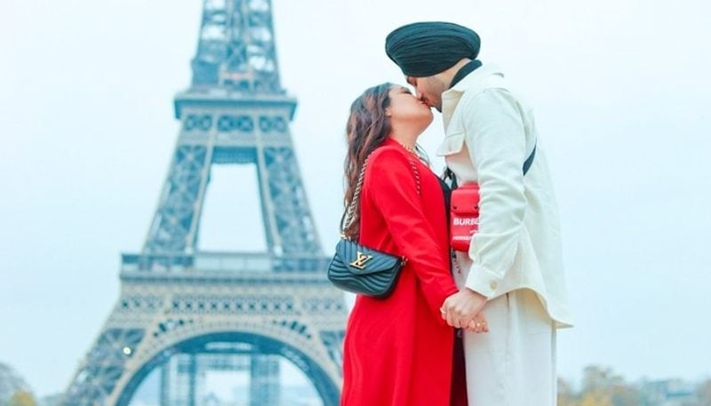 Neha Kakkar Rohanpreet Singh mushy picture from Eiffel Tower is picture of the year says Tony Kakkar