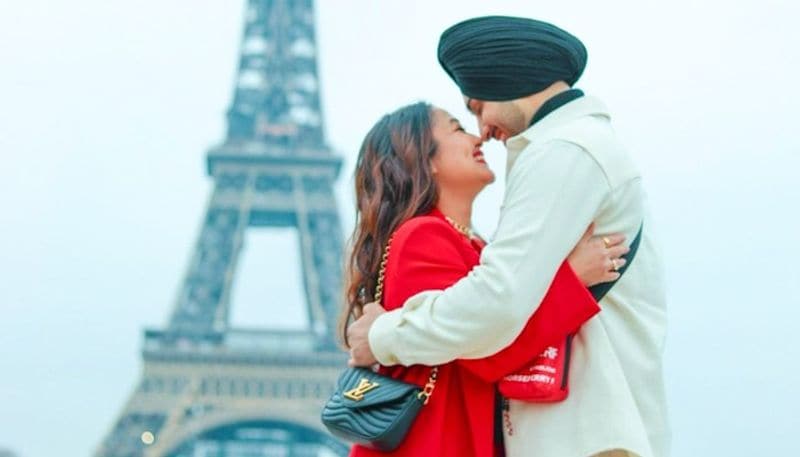 Neha Kakkar Rohanpreet Singh mushy picture from Eiffel Tower is picture of the year says Tony Kakkar