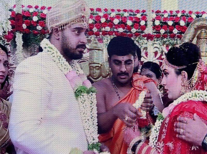 Kannada actor Pankaj Narayan gets hitched with Rakshitha in mysore vcs
