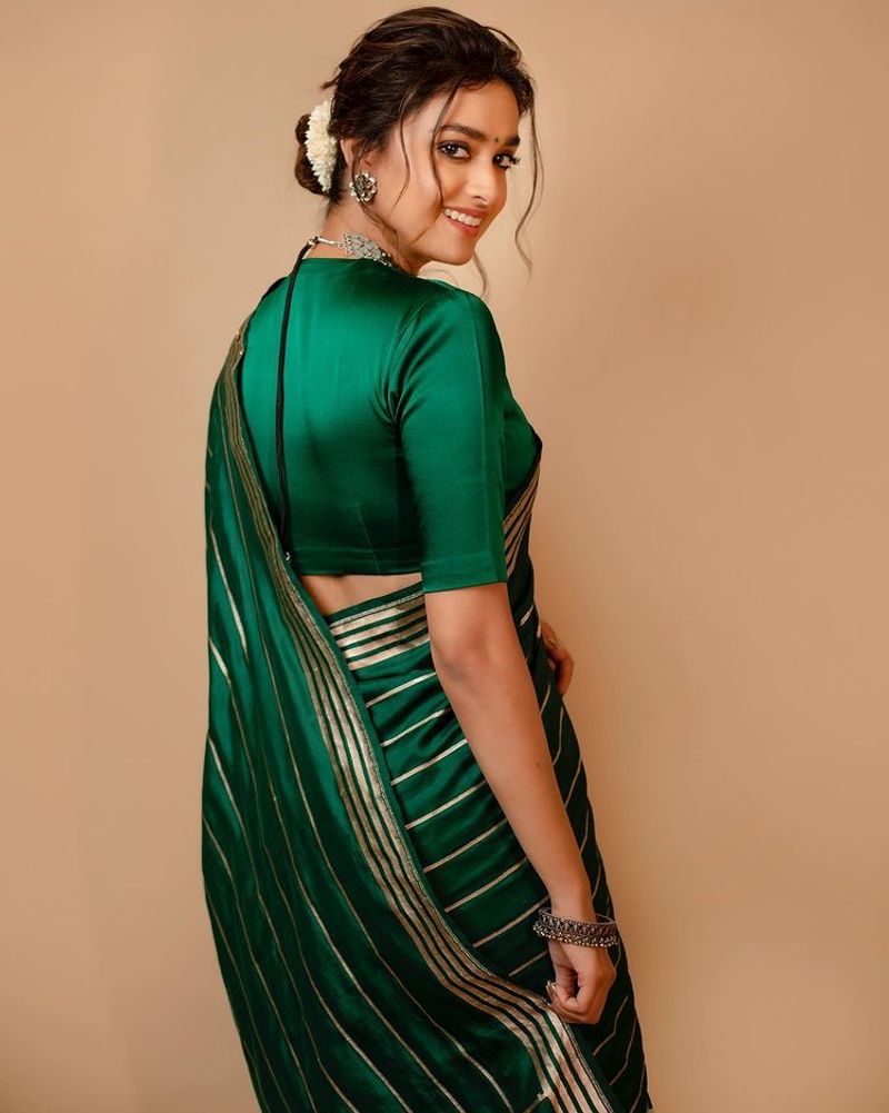 Cuteness Green charming actress keerthy suresh latest photos