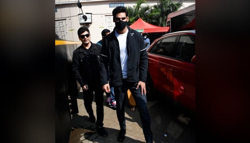Ranbir Kapoor to Shahid Kapoor and Sidharth Malhotra, it was a starry day in Mumbai (photos) drb