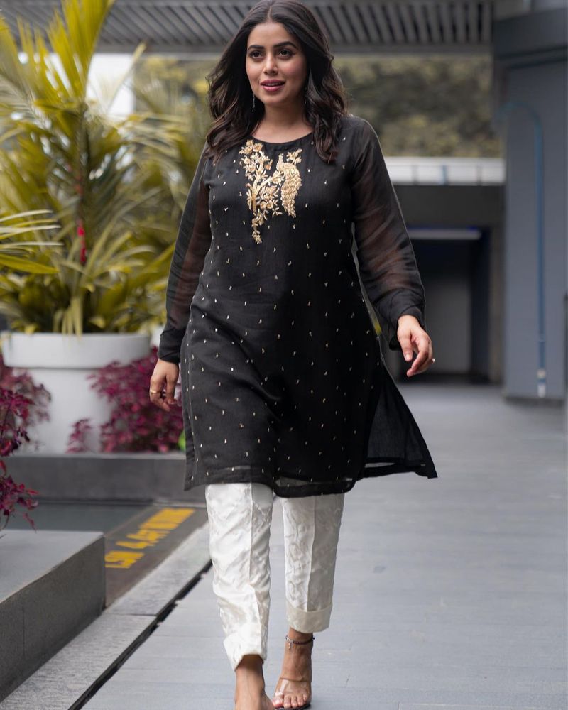 poorna latest photos fire on internet with looks killing to netizens