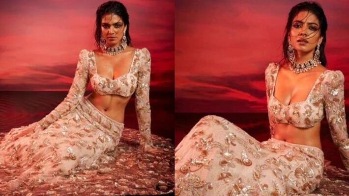 actress malavika mohanan in lehenga look actress malavika mohanan in lehenga look
