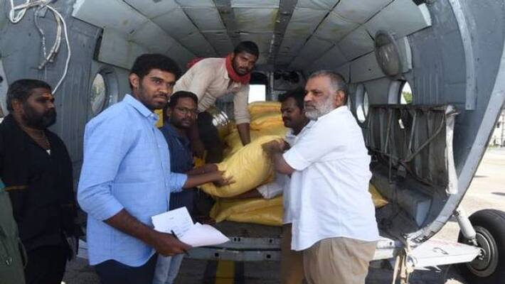 Chandragiri YCP MLA Chevireddy Bhaskar Reddy Helping Rayala Cheruvu Flood Ravaged Villages Chandragiri YCP MLA Chevireddy Bhaskar Reddy Helping Rayala Cheruvu Flood Ravaged Villages