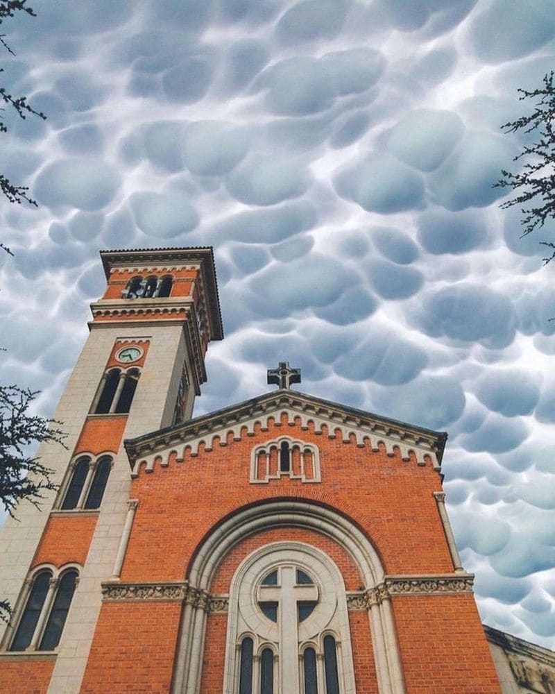 Wonder and worry about Mammatus clouds in the Argentine sky