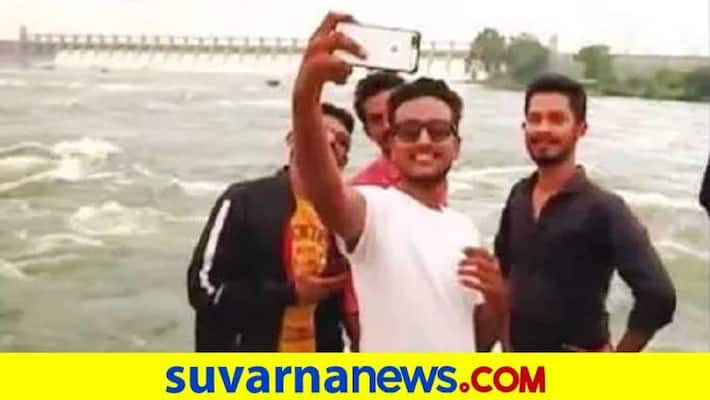 People Taking Selfie on Dilapidated Bridge in Hosapete grg People Taking Selfie on Dilapidated Bridge in Hosapete grg