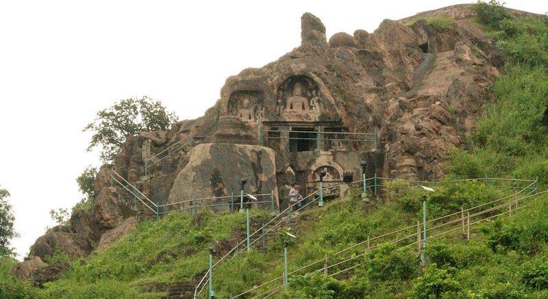 Exploring Maharashtra's Ancient Caves - Unveil a Mysterious Past!