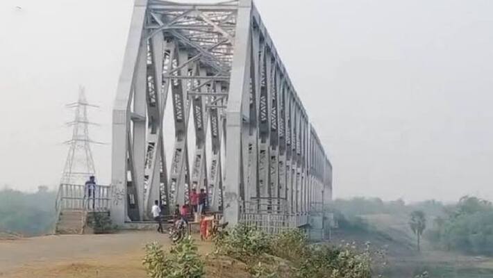 threat of relay hunger strike to start Azimganj railway bridge in Murshidabad bpsb threat of relay hunger strike to start Azimganj railway bridge in Murshidabad bpsb