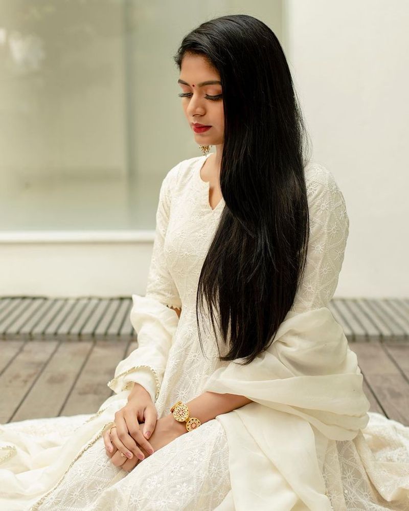 Absolutely classy pictures of adorable AditiShankar white salwar photos