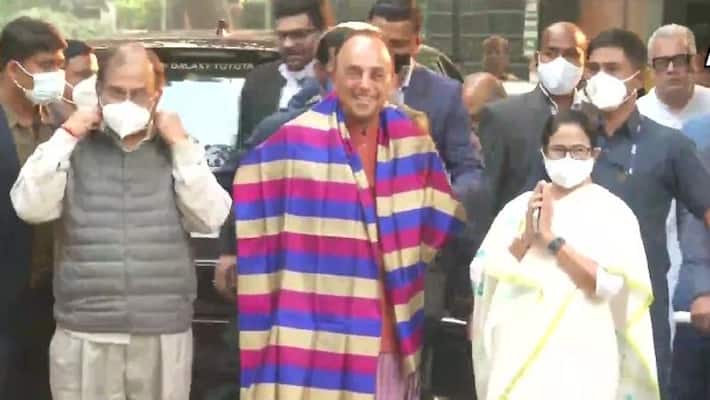 Subramanian Swamy meets Mamata Banerjee triggers speculations of him joining TMC pod Subramanian Swamy meets Mamata Banerjee triggers speculations of him joining TMC pod