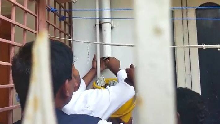 Money spills out of pipe line during ACB raid on Karnataka PWD junior engineer in Kalaburagi Money spills out of pipe line during ACB raid on Karnataka PWD junior engineer in Kalaburagi