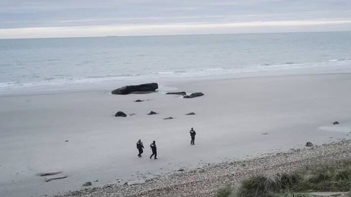 Migrant boat crossing from France to England capsizes Migrant boat crossing from France to England capsizes