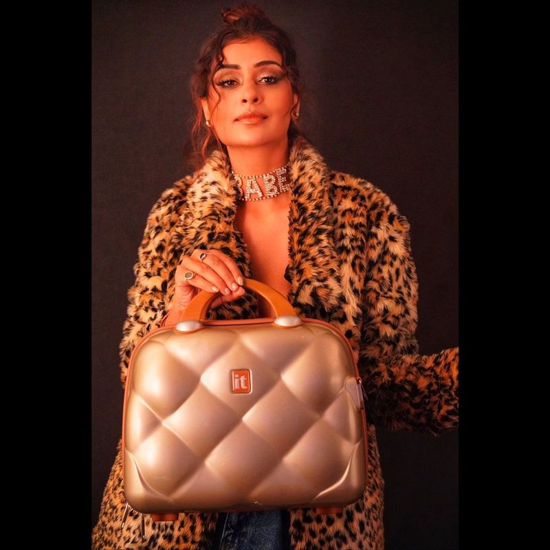 heroin payal rajput rising heat in trendy top and pants