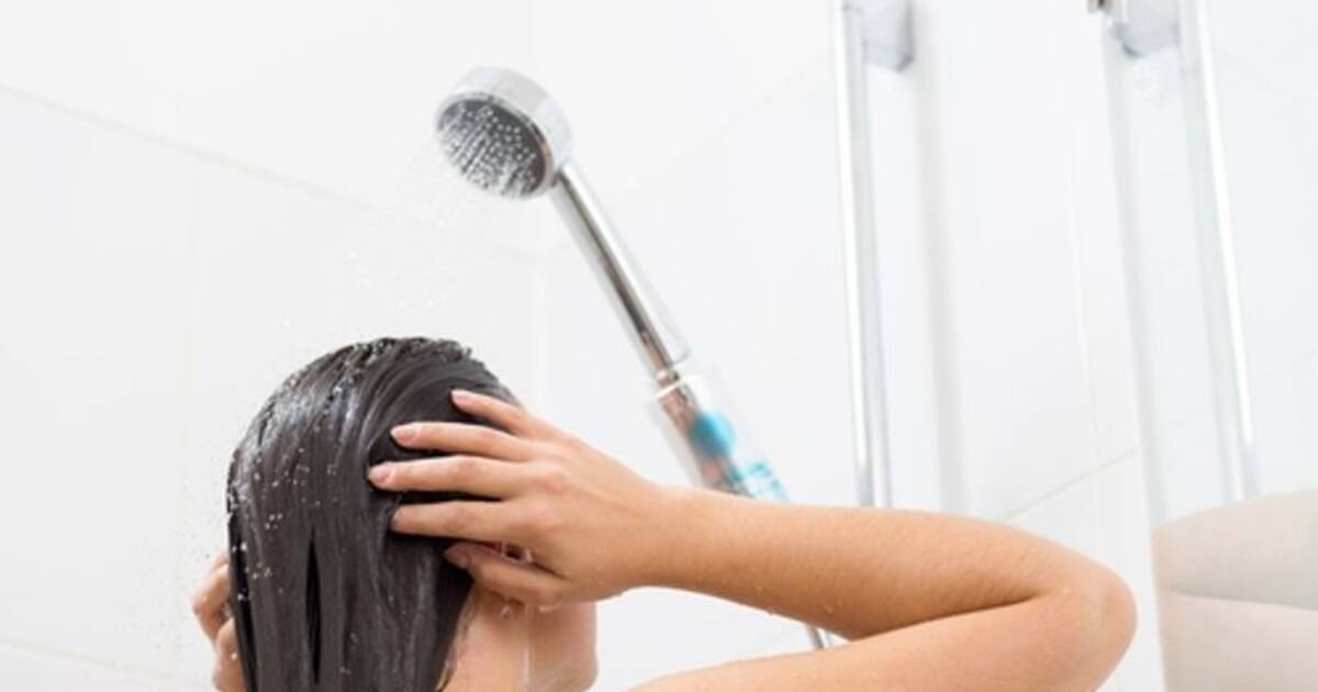 தலைக்கு குளிக்கும்போது இந்த தவறுகளை செய்யாதீர்கள்..!