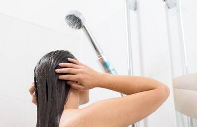 These are the mistakes you make while bathing that can damage your skin.