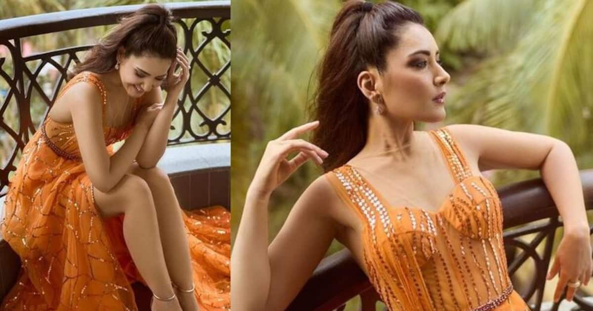 Raashii Khanna: ஆரஞ்சி பழத்தை உரிச்சு வச்ச போல் அதிரி புதிரி... கவர்ச்சி உடையில் அட்டகாசம் செய்யும் ராஷி கண்ணா