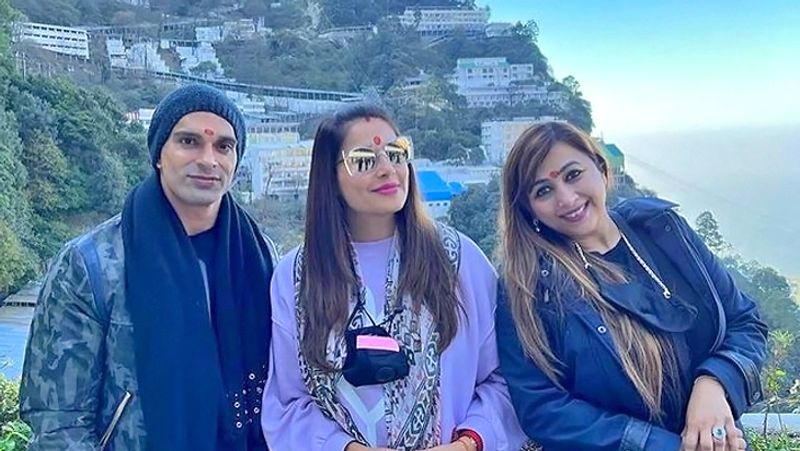 Bipasha Basu reached Mata Vaishno Devi with husband Karan Singh Grover, shared photos kpg