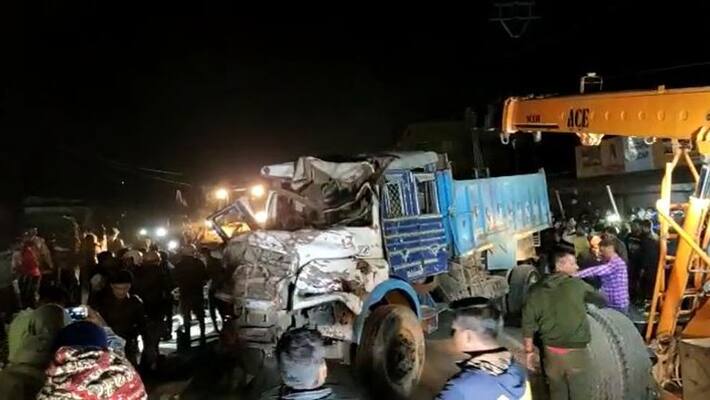 4 people died in a road accident in Siliguri bmm 4 people died in a road accident in Siliguri bmm