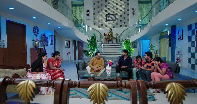 Monitha comes up with an evil plan against Deepa in todays Karthika deepam serial episode