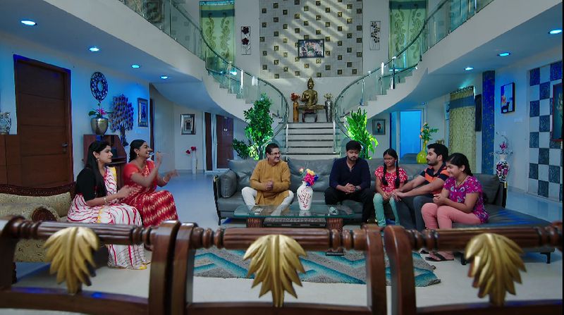 Monitha comes up with an evil plan against Deepa in todays Karthika deepam serial episode