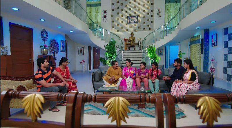 Monitha comes up with an evil plan against Deepa in todays Karthika deepam serial episode