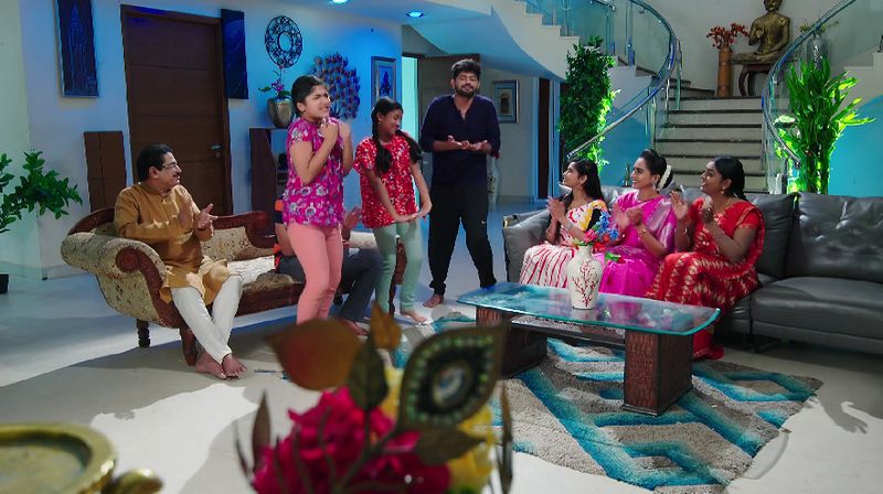 Monitha comes up with an evil plan against Deepa in todays Karthika deepam serial episode