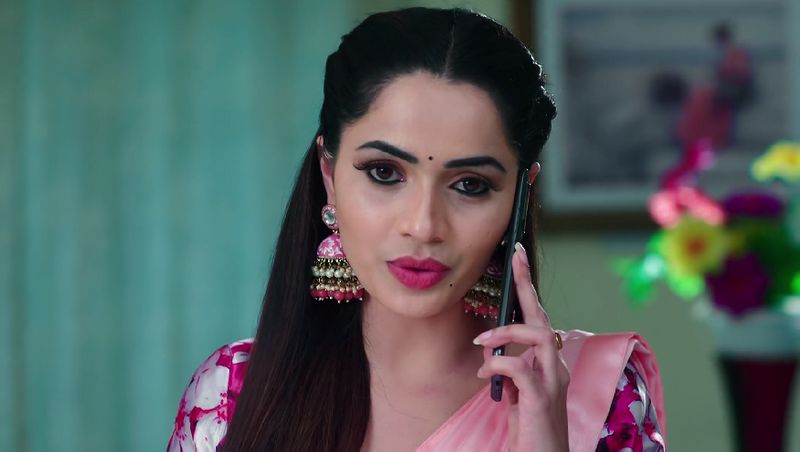 Monitha comes up with an evil plan against Deepa in todays Karthika deepam serial episode