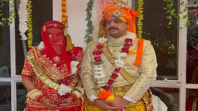 Churu Australia Sydney Niharika RS Shekhawat got online married engaged Panditji ritual according to Rajasthani customs