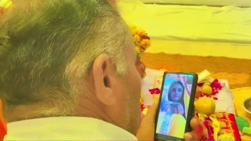 Churu Australia Sydney Niharika RS Shekhawat got online married engaged Panditji ritual according to Rajasthani customs