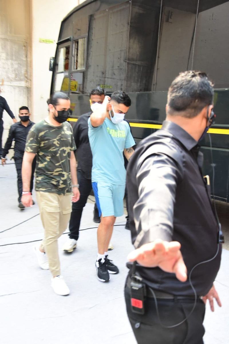 While India sweats it out in Kanpur Test against New Zealand, here's what Virat Kohli is up to (See pictures)-ayh