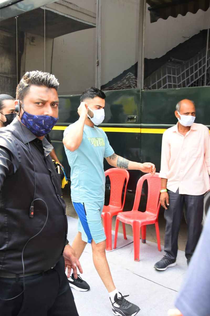 While India sweats it out in Kanpur Test against New Zealand, here's what Virat Kohli is up to (See pictures)-ayh