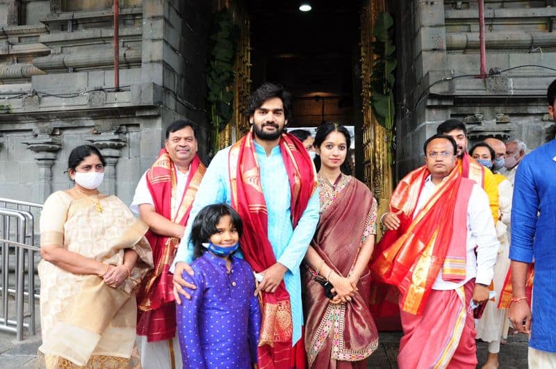kartikeya his wife lohitha newly wed couple visits tirumala pics viral