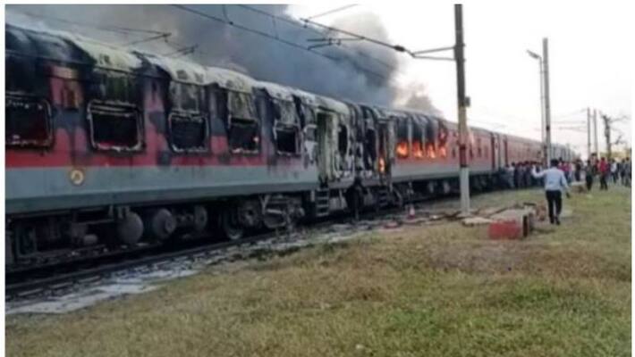 fire breaks out in durg udhampur-express madhya pradesh fire breaks out in durg udhampur-express madhya pradesh