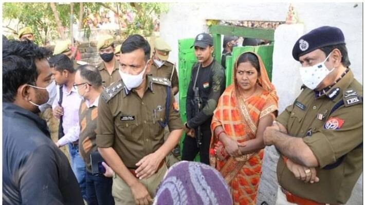 Four member Famil Murdered In UP's Prayagraj, Teen Was Allegedly Gang-Raped Four member Famil Murdered In UP's Prayagraj, Teen Was Allegedly Gang-Raped