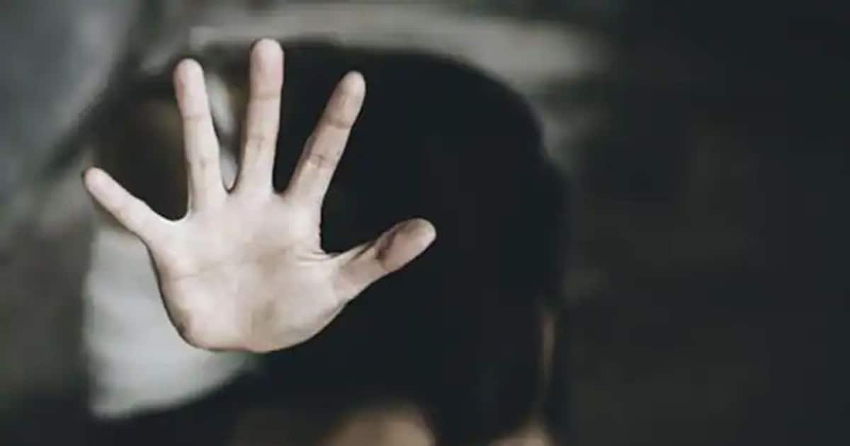 ஆசை வார்த்தை கூறி ஆசைத்தீர உல்லாசம்.. வீடியோ எடுத்து மிரட்டி கல்லூரி மாணவியை நண்பர்களுக்கு விருந்தாக்க முயற்சி