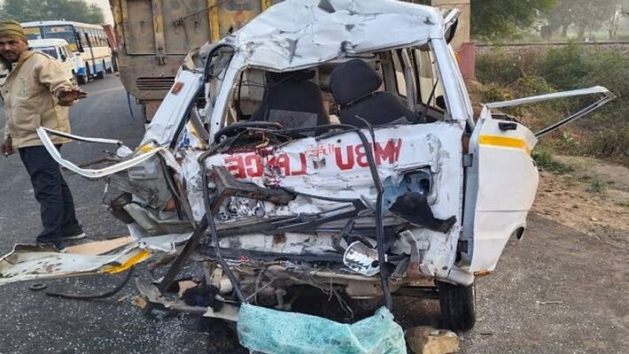 Rajasthan news painful road accident in dausa four patients killed collision between ambulance and truck Rajasthan news painful road accident in dausa four patients killed collision between ambulance and truck