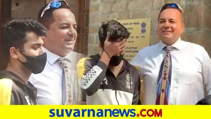 Star kid Aryan Khans co accused Arbaaz Merchant facepalms says stop it as dad makes him pose at NCB office paps laugh dpl Star kid Aryan Khans co accused Arbaaz Merchant facepalms says stop it as dad makes him pose at NCB office paps laugh dpl