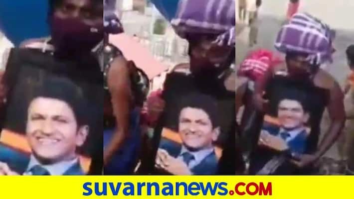 Devotee carries Sandalwood actor Puneeth Rajkumars photo during Shabarimala Darshan dpl Devotee carries Sandalwood actor Puneeth Rajkumars photo during Shabarimala Darshan dpl