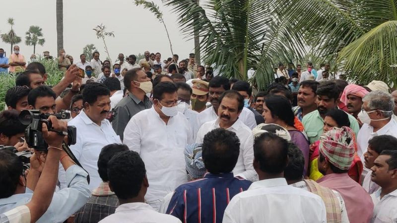 Agriculture Minister Kannababu visit to flood affected areas in andhrapradesh