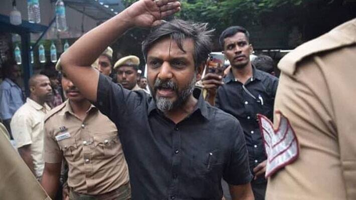 Police open car door for Arjun Sampath. Stay awake Stalin .. Thirumurugan Gandhi screaming Police open car door for Arjun Sampath. Stay awake Stalin .. Thirumurugan Gandhi screaming