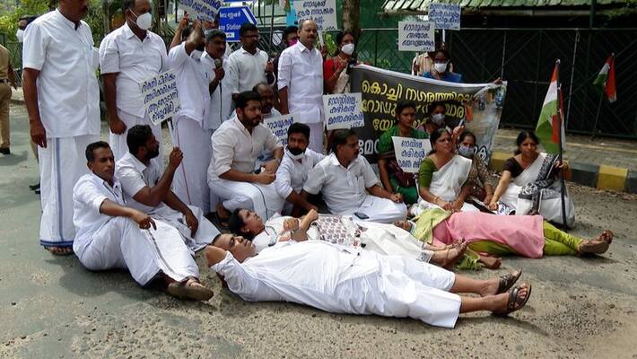 Protest in Kochi against the non repair of damaged roads Protest in Kochi against the non repair of damaged roads