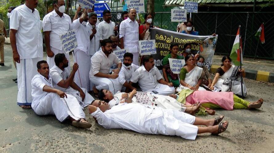 Protest in Kochi against the non repair of damaged roads Protest in Kochi against the non repair of damaged roads