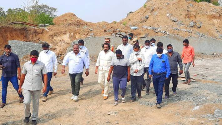 minister gangula kamalakar visits rekurthi gutta lakshmi narasimha swamy temple minister gangula kamalakar visits rekurthi gutta lakshmi narasimha swamy temple