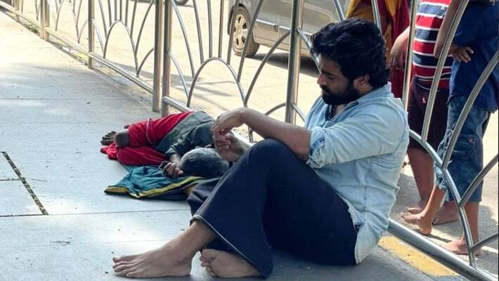 Former actor of Padatha Painkili Suraj Sun shares picture and post with beggars Former actor of Padatha Painkili Suraj Sun shares picture and post with beggars