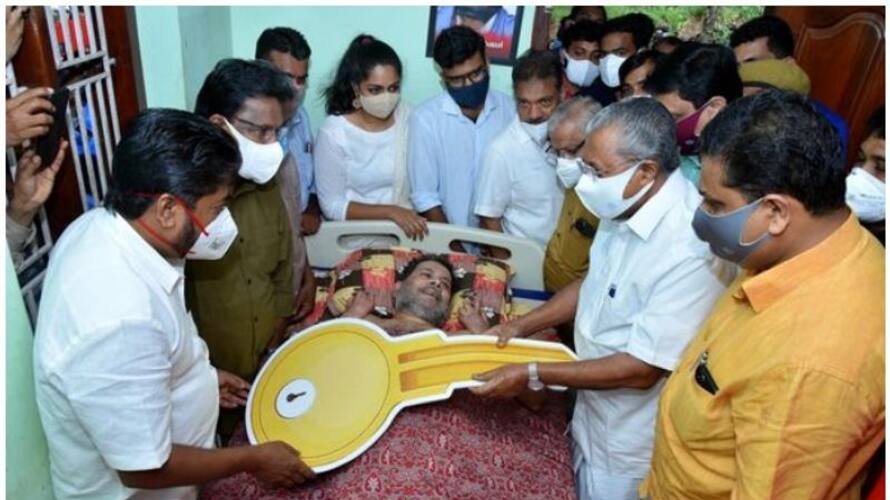 Pushpan gets new Home by DYFI: CM Pinarayi Vijayan hand over key Pushpan gets new Home by DYFI: CM Pinarayi Vijayan hand over key